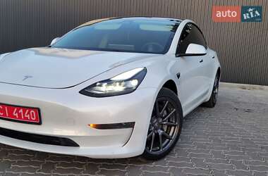 Седан Tesla Model 3 2023 в 