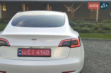 Седан Tesla Model 3 2023 в 