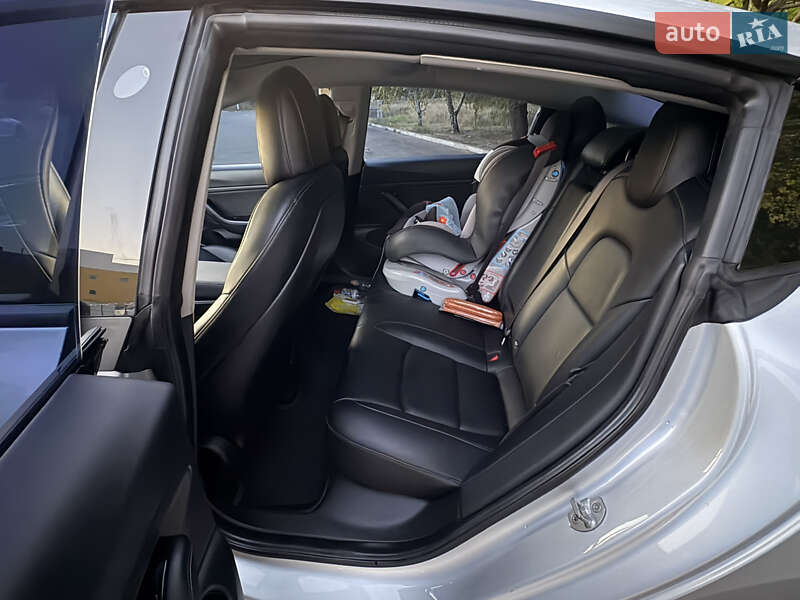 Седан Tesla Model 3 2018 в Запоріжжі