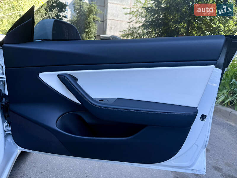 Седан Tesla Model 3 2019 в Білій Церкві