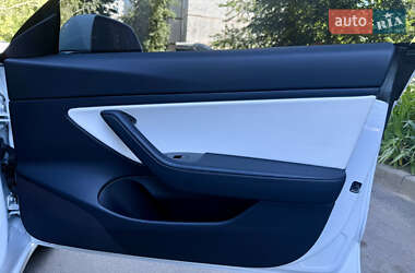 Седан Tesla Model 3 2019 в 
