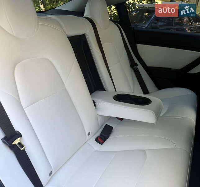 Седан Tesla Model 3 2019 в Білій Церкві