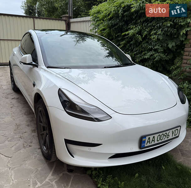 Седан Tesla Model 3 2021 в Киеве