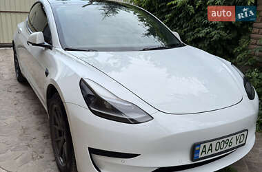 Седан Tesla Model 3 2021 в 