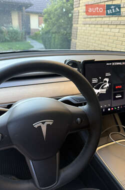 Седан Tesla Model 3 2021 в 