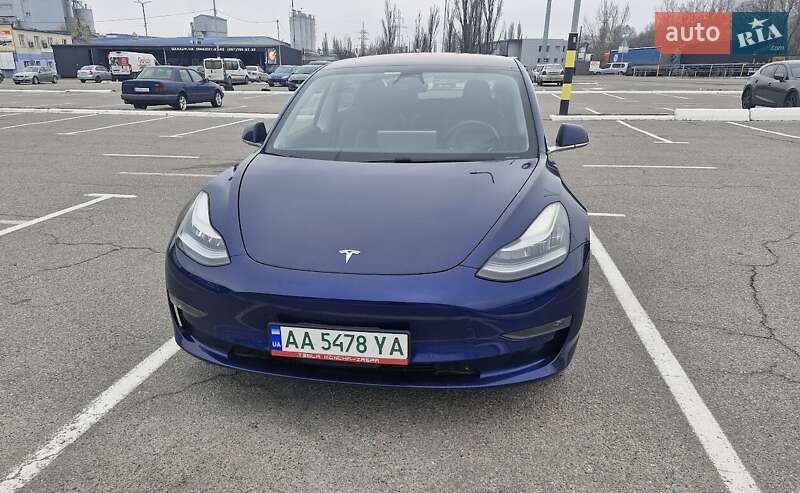 Седан Tesla Model 3 2018 в Києві