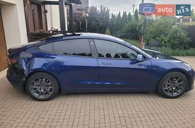 Седан Tesla Model 3 2020 в 