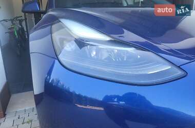 Седан Tesla Model 3 2020 в 