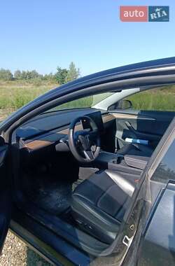 Седан Tesla Model 3 2021 в 