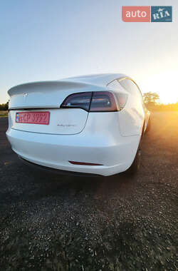 Седан Tesla Model 3 2020 в 