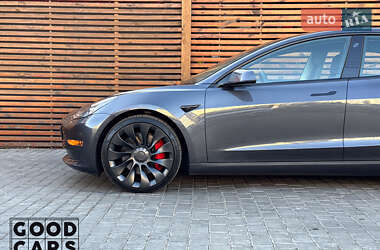 Седан Tesla Model 3 2022 в 