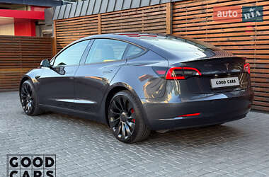 Седан Tesla Model 3 2022 в 