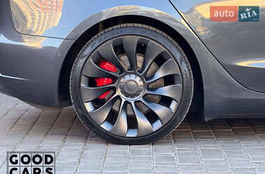 Седан Tesla Model 3 2022 в 
