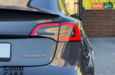 Седан Tesla Model 3 2022 в 