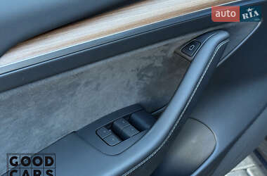 Седан Tesla Model 3 2022 в 