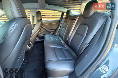 Седан Tesla Model 3 2022 в 