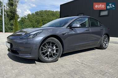 Седан Tesla Model 3 2022 в 