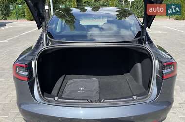 Седан Tesla Model 3 2022 в 