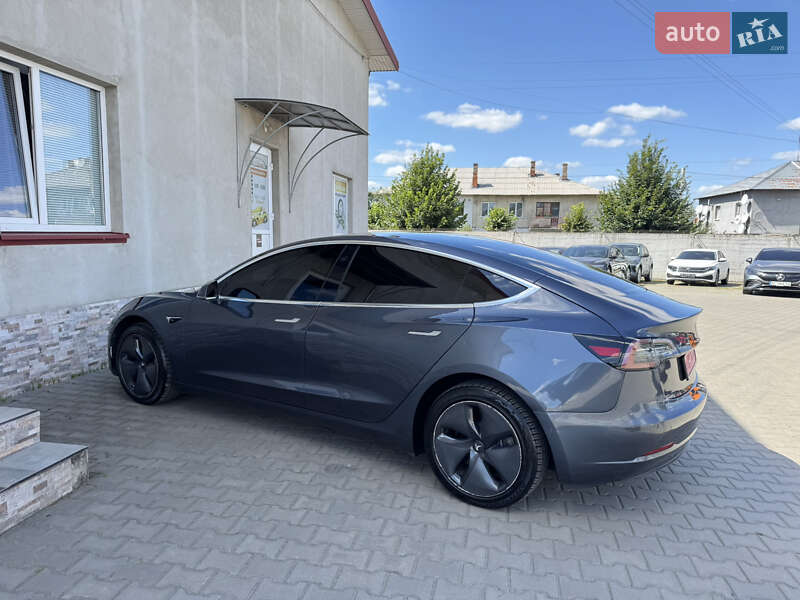 Седан Tesla Model 3 2019 в Луцке