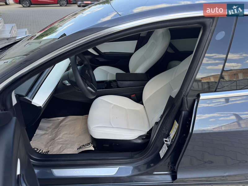 Седан Tesla Model 3 2019 в Луцке