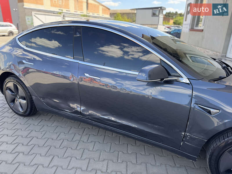 Седан Tesla Model 3 2019 в Луцке