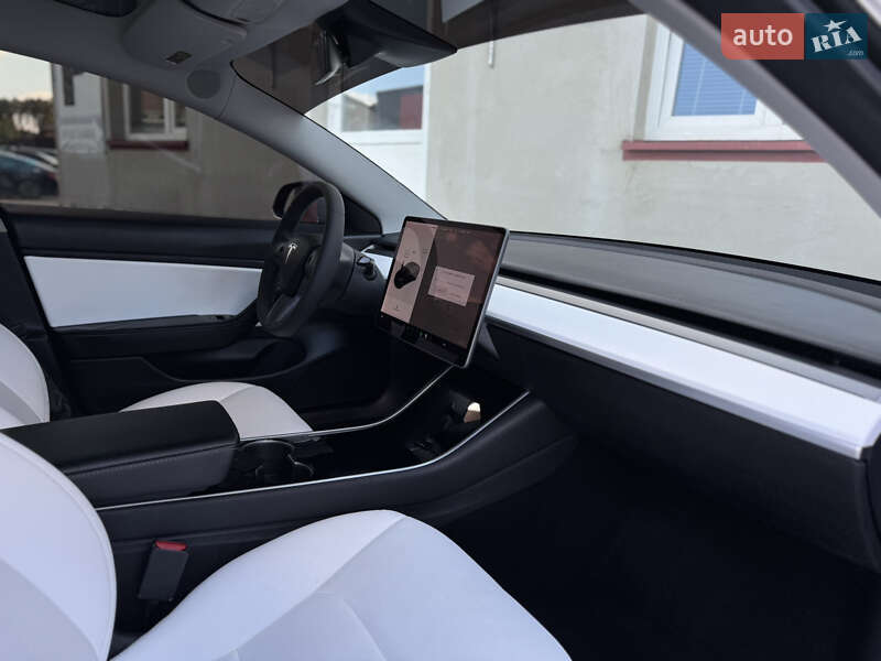 Седан Tesla Model 3 2019 в Луцке
