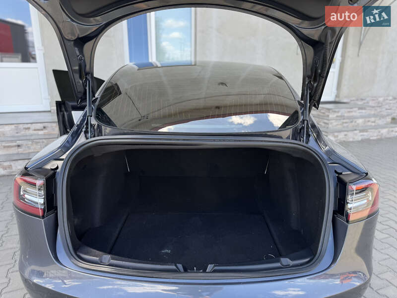 Седан Tesla Model 3 2019 в Луцке