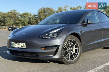 Седан Tesla Model 3 2022 в Днепре