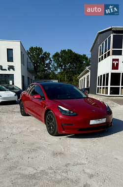 Седан Tesla Model 3 2021 в 