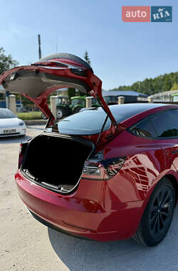 Седан Tesla Model 3 2021 в 