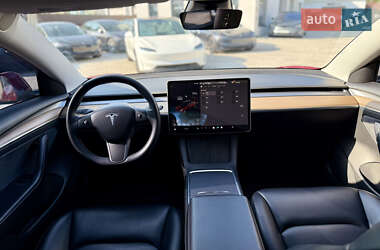 Седан Tesla Model 3 2021 в 