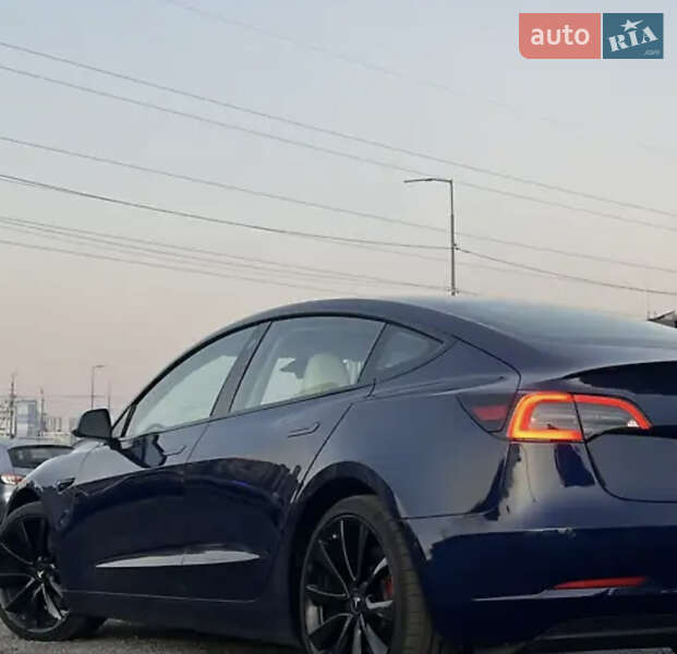 Седан Tesla Model 3 2018 в Броварах
