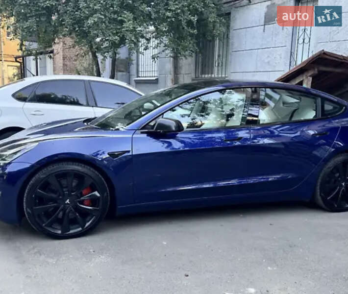 Седан Tesla Model 3 2018 в Броварах