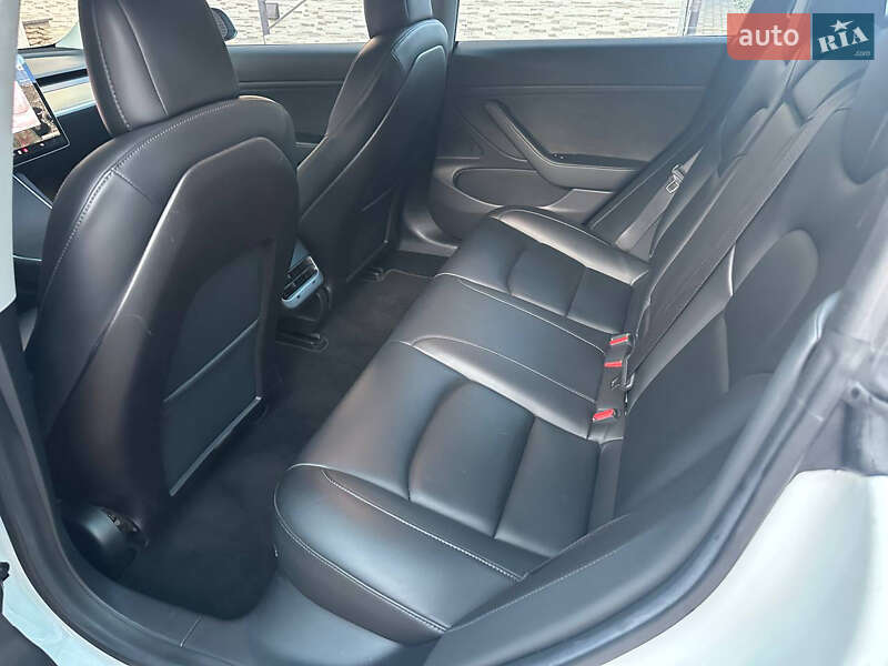 Седан Tesla Model 3 2019 в Чорноморську