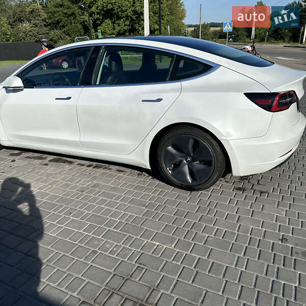 Седан Tesla Model 3 2020 в Фастове
