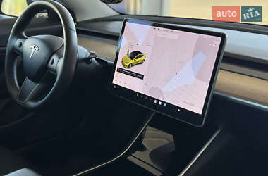 Седан Tesla Model 3 2020 в 