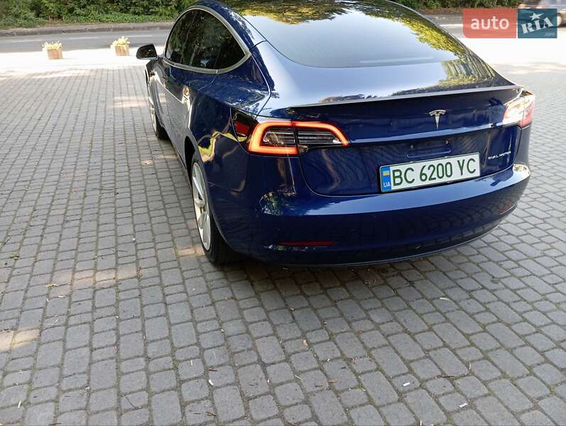 Седан Tesla Model 3 2018 в Львові