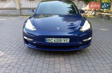 Седан Tesla Model 3 2018 в Львове