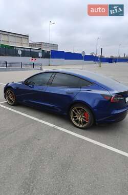 Седан Tesla Model 3 2021 в 