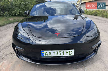 Седан Tesla Model 3 2017 в 