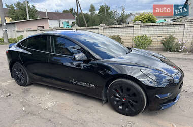 Седан Tesla Model 3 2017 в 