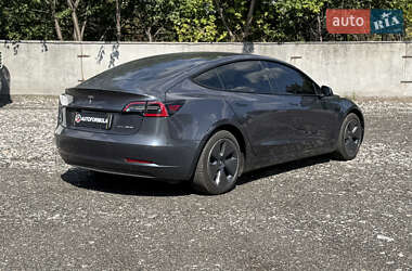 Седан Tesla Model 3 2022 в 