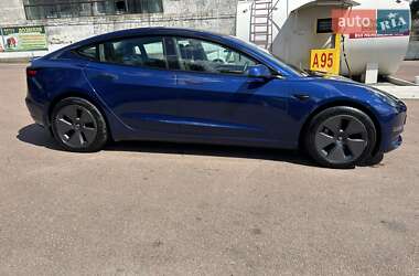 Седан Tesla Model 3 2022 в 
