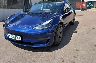Седан Tesla Model 3 2022 в 