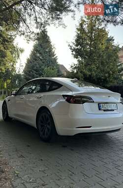Седан Tesla Model 3 2022 в 