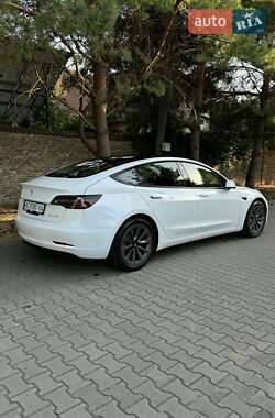 Седан Tesla Model 3 2022 в 