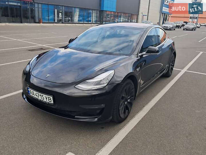 Седан Tesla Model 3 2018 в Львове