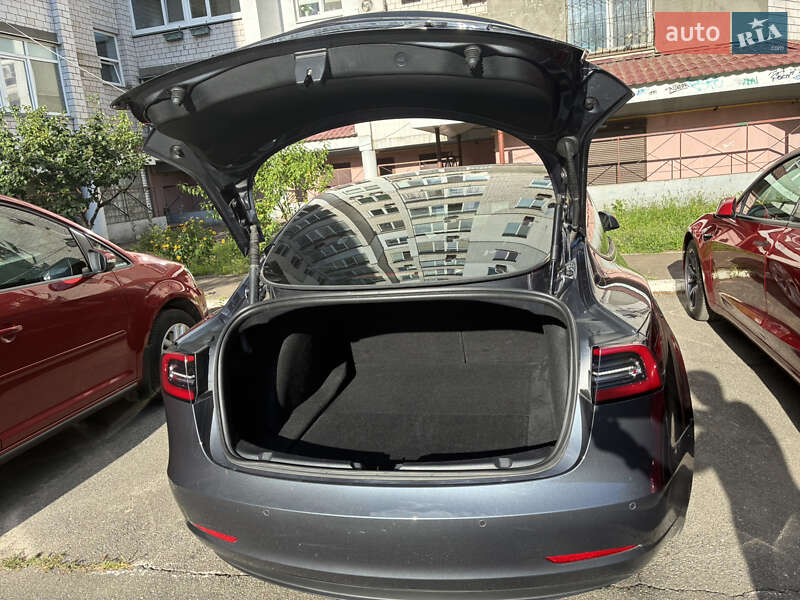 Седан Tesla Model 3 2022 в Києві