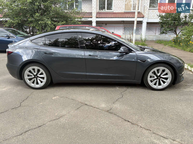 Седан Tesla Model 3 2022 в Києві