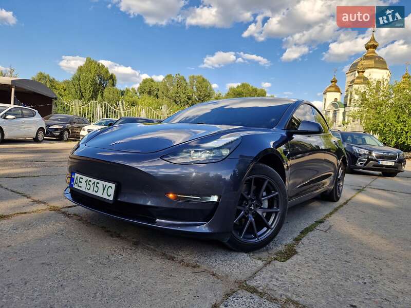 Седан Tesla Model 3 2021 в 